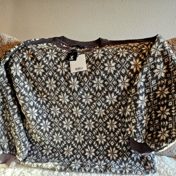 Brand New With Tag Very J Womens  Black and White Snowflake Sweater - Picture 1 of 3